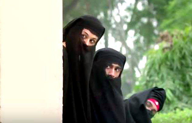 /media/k2/galleries/60023/Running-Shaadi-Movie-Stills-08