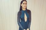 Nargis Fakhri hot, Nargis Fakhri hot in green, nargis fakhri asked to pin up her dress, Ritesh deshmukh