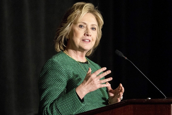 Hillary Clinton serenades Detroit workers in new bargain speech