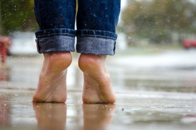 4 Steps to Follow to Keep Your Feet Neat and Clean in Monsoon 4 Steps to Follow to Keep Your Feet Neat and Clean in Monsoon